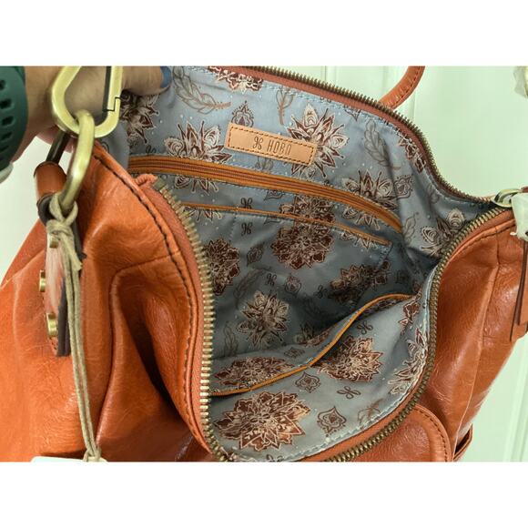 Hobo Sheila Crossbody leather tote Clay NWT - Picture 2 of 11